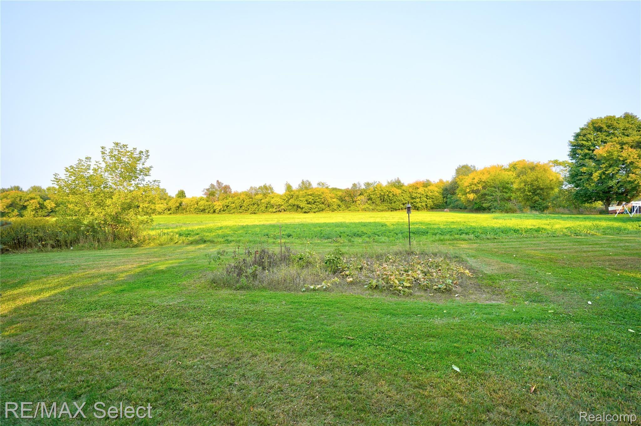 8224 North Genesee Road Mount Morris, MI 48458 - Photo 42 of 57 8224 N Genesee Road 09.jpg