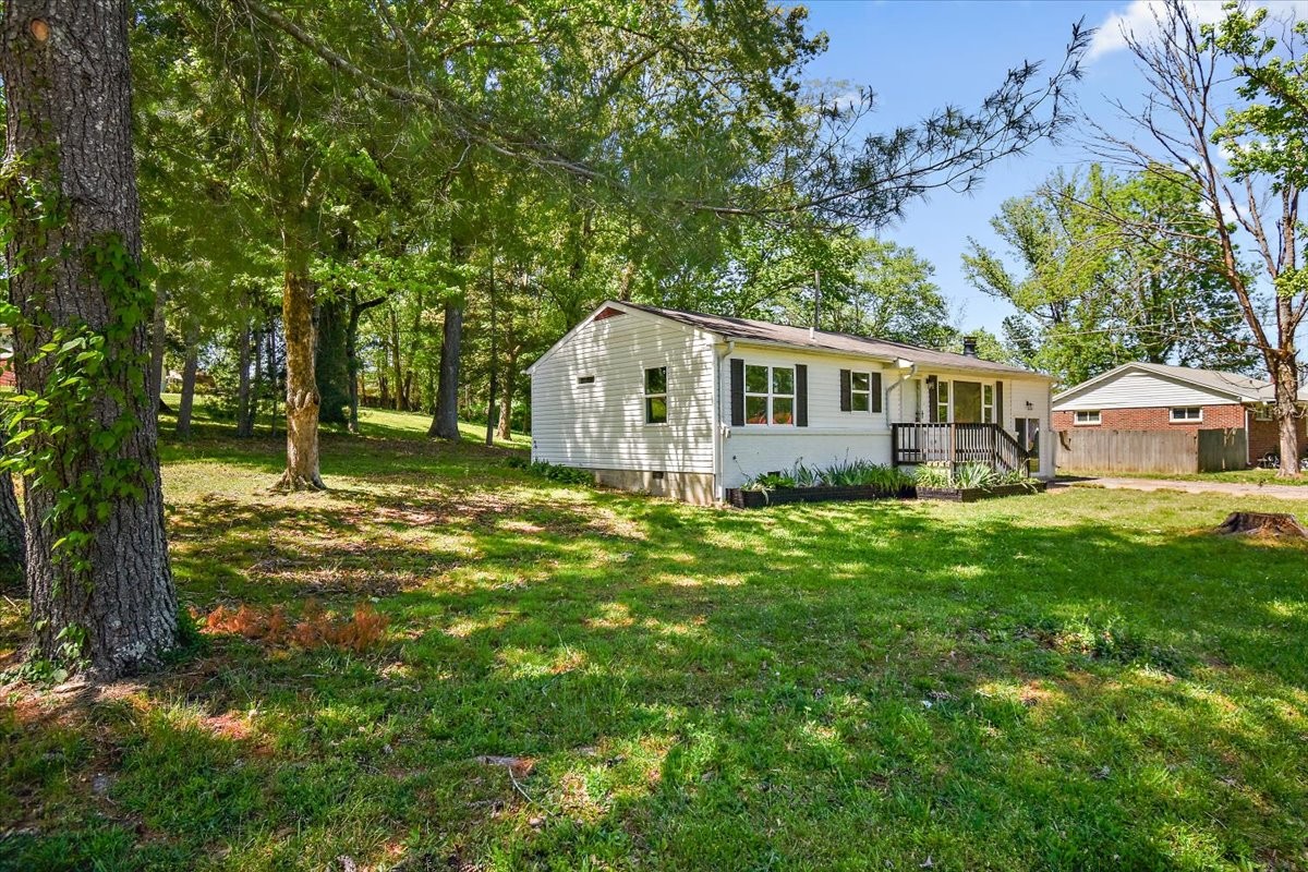309 Rickenbacker Drive Tullahoma, TN 37388 - Photo 3 of 29