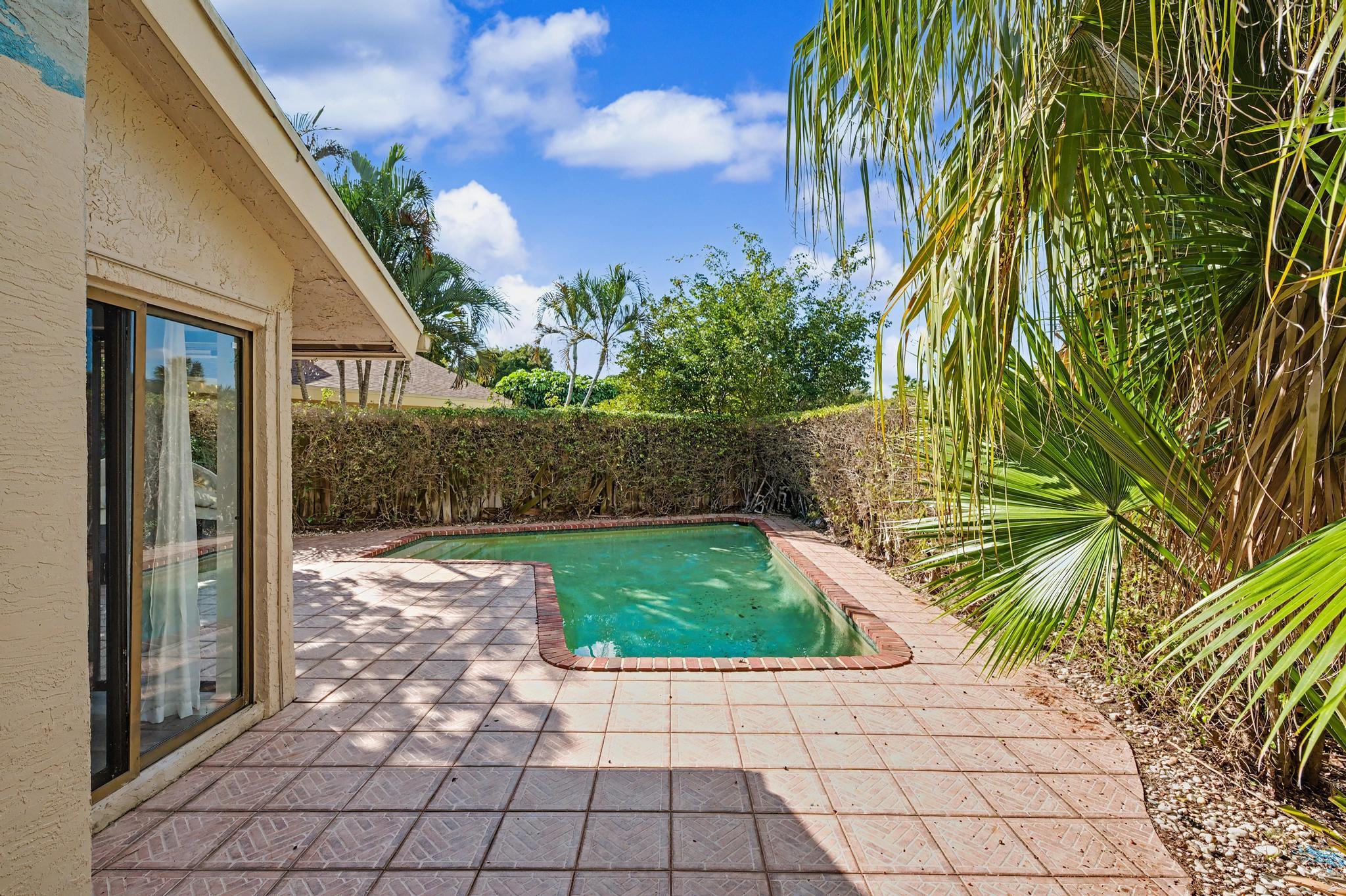 7855 Stanway Place Boca Raton, FL 33433 - Photo 19 of 24 a view of a yard with an umbrella