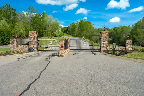$770,000 | 4172 Ironwood Drive, Greenbrier, TN 37073