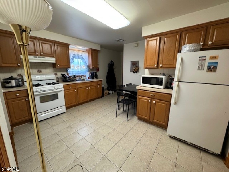700 West Camplain Road, Unit 4 Manville, NJ 08835 - Photo 4 of 11
