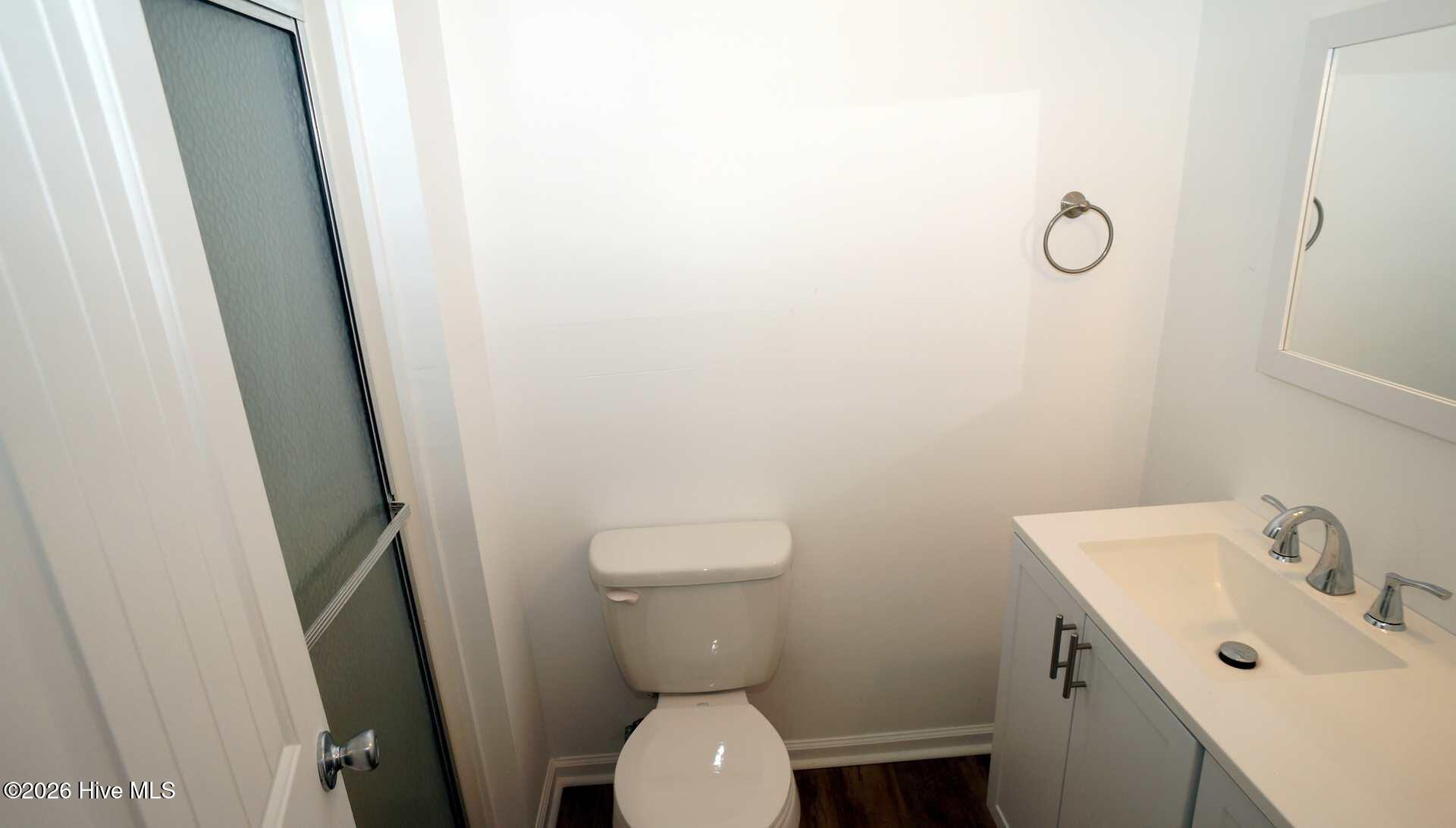 142 Quarterdeck New Bern, NC 28562 - Photo 14 of 19 Bathroom
