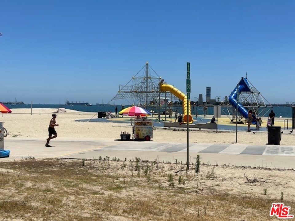 1025 Locust Avenue, Unit 6 Long Beach, CA 90813 - Photo 16 of 67