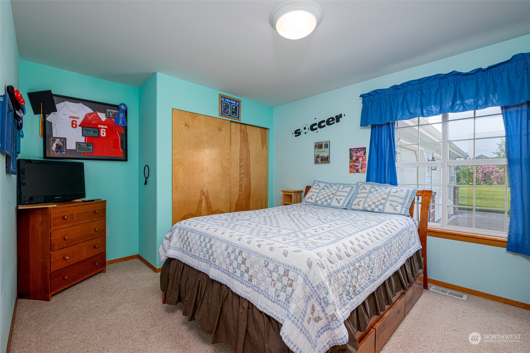 12872 Rd B.7 Northwest Ephrata, WA 98823 - Photo 17 of 33 a bedroom with a bed and a dresser