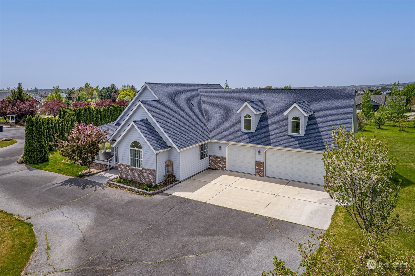 12872 Rd B.7 Northwest Ephrata, WA 98823 - Photo 33 of 33 front view of house with a yard