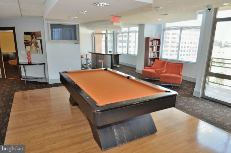 3650 South Glebe Road, Unit 638 Arlington, VA 22202 - Photo 21 of 24 a room with pool table and windows