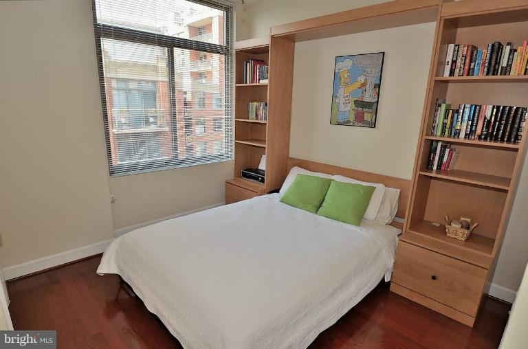 3650 South Glebe Road, Unit 638 Arlington, VA 22202 - Photo 6 of 24 a bed sitting in a bedroom next to a window