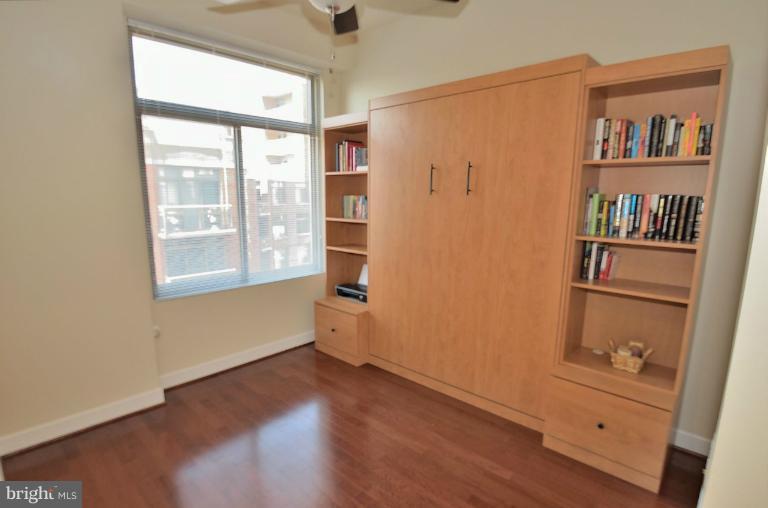 3650 South Glebe Road, Unit 638 Arlington, VA 22202 - Photo 7 of 24 an empty room with windows