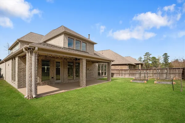 a view of a house with a yard and a fountain