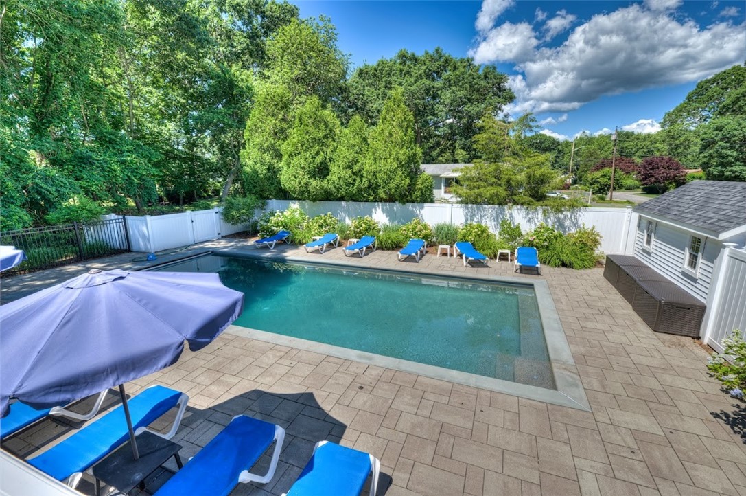 32 Woodridge Road Narragansett, RI 02882 - Photo 4 of 30 Patio-Outdoor living area