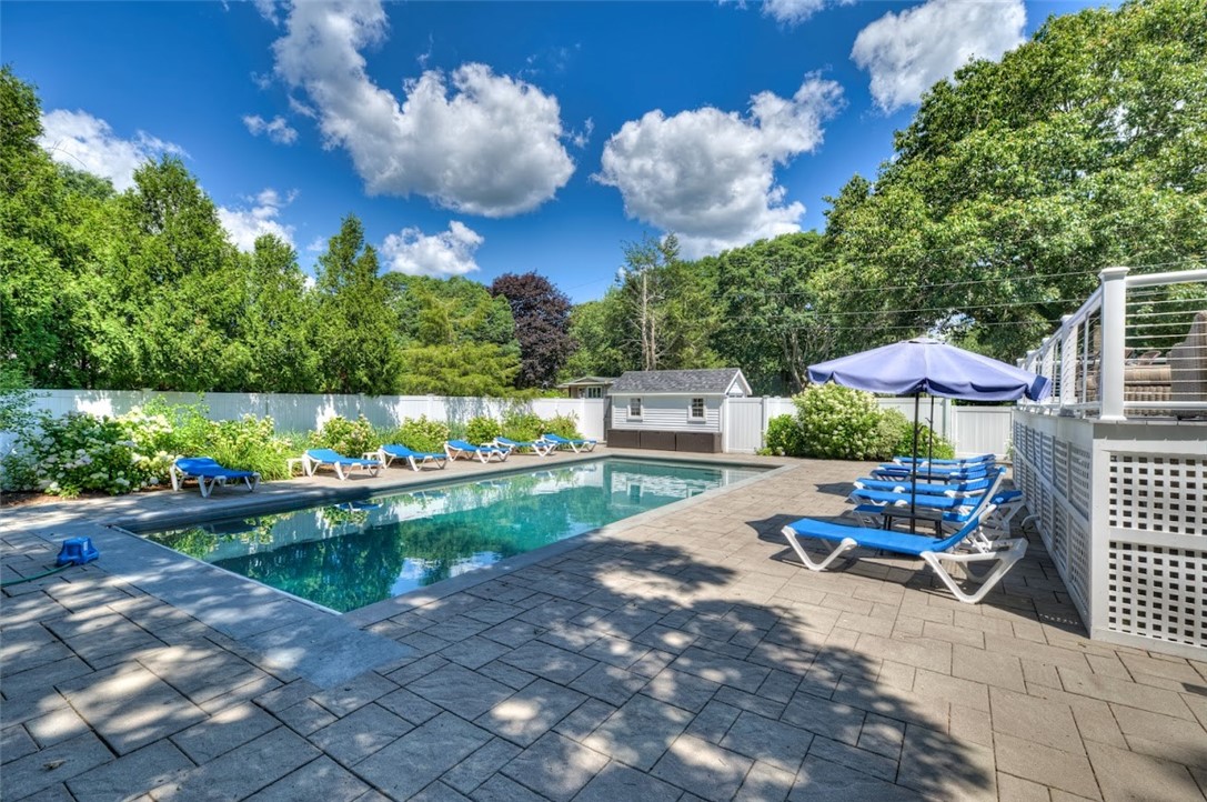 32 Woodridge Road Narragansett, RI 02882 - Photo 9 of 30 patio