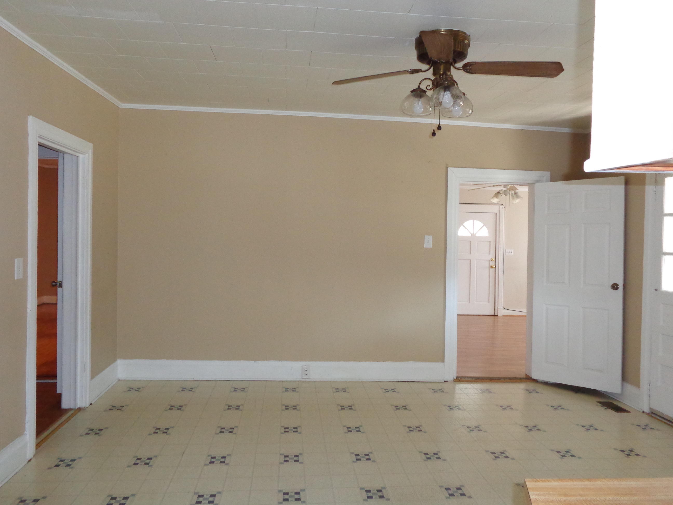219 Green Lake Road Rockingham, NC 28379 - Photo 8 of 22 Huge Dinning Room