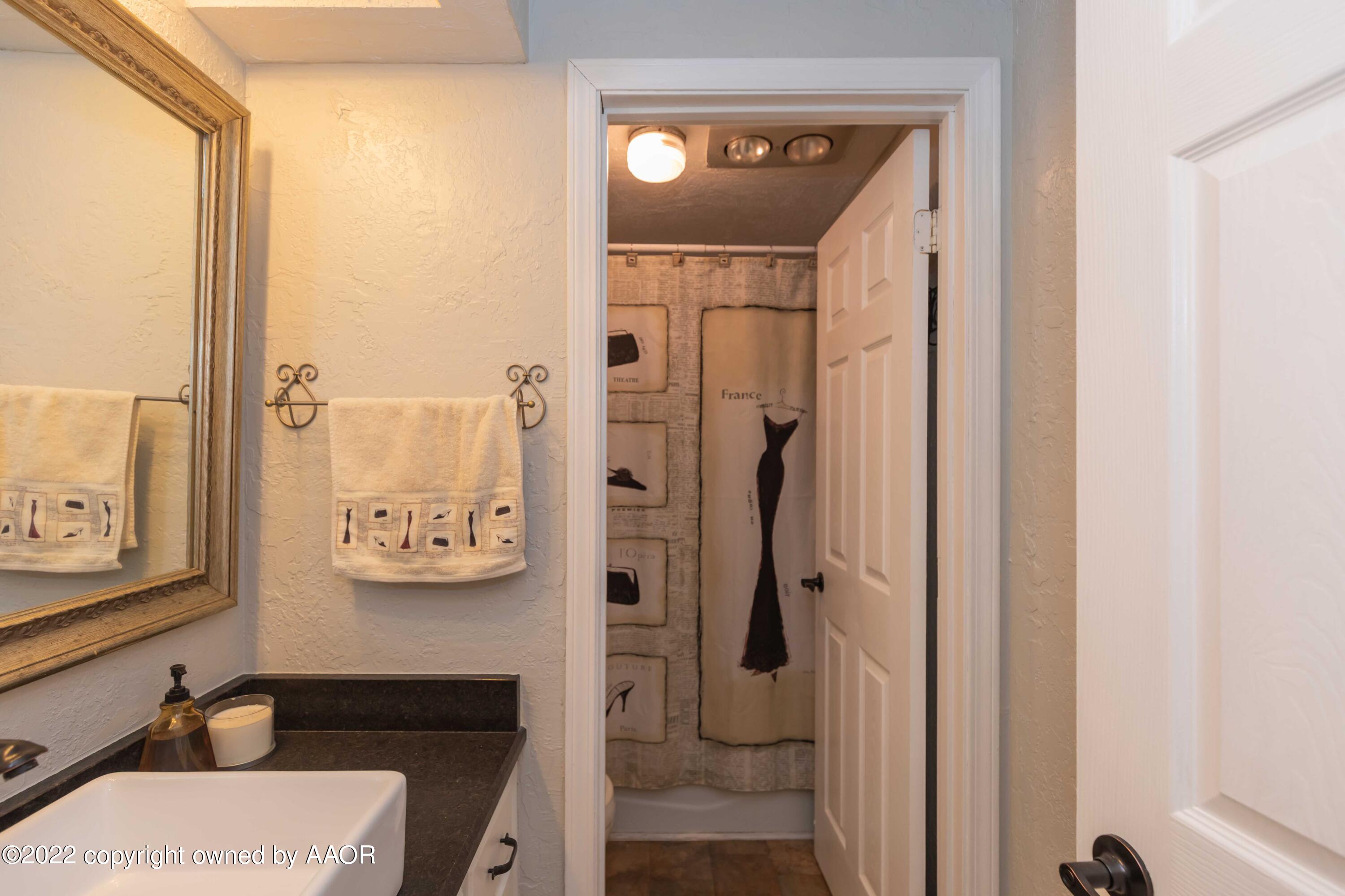 2800 Shield Court Amarillo, TX 79110 - Photo 23 of 41 Downstairs BATH VIEW 2