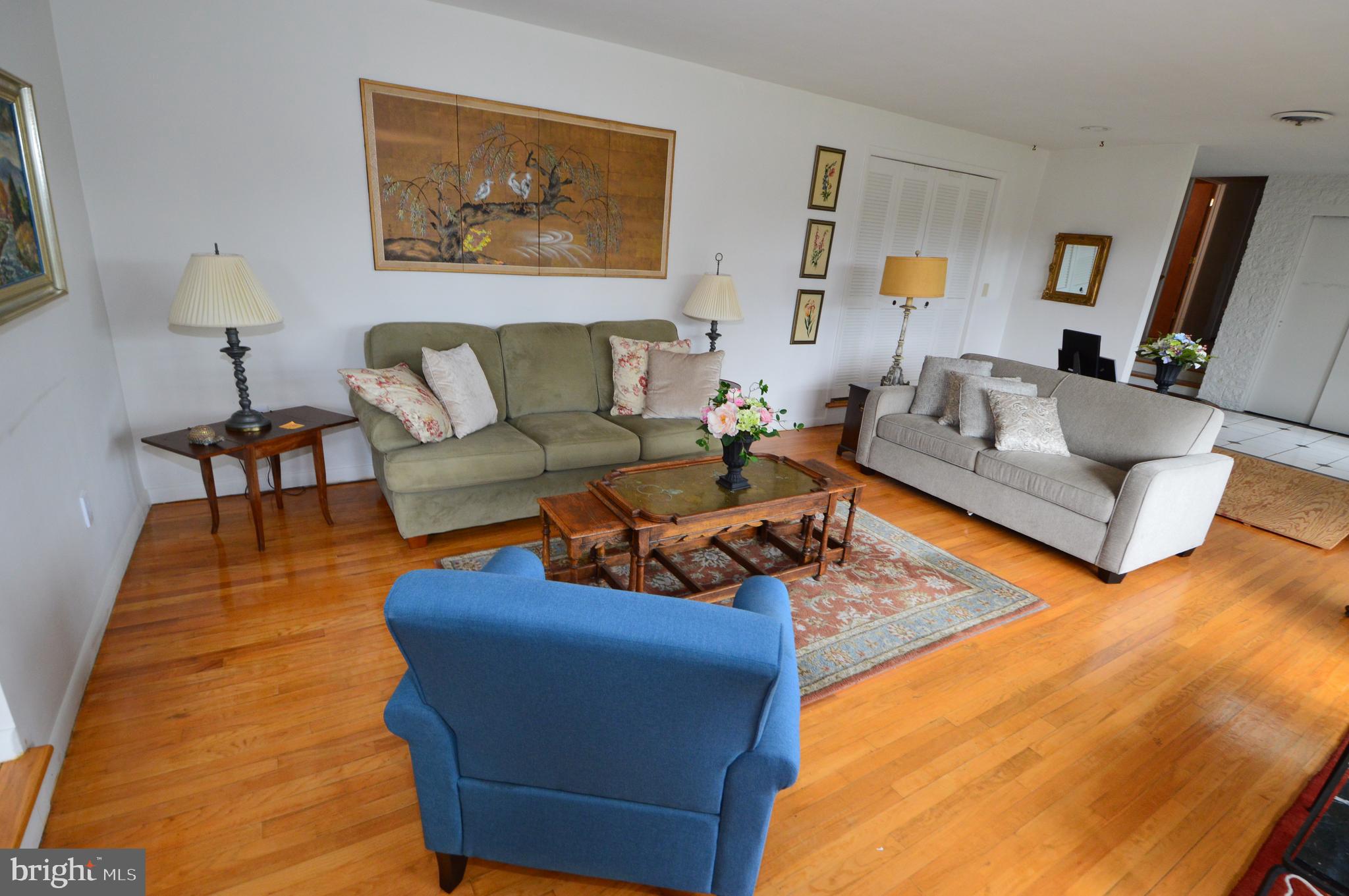 1406 Regency Circle Harrisburg, PA 17110 - Photo 6 of 44 Living Room