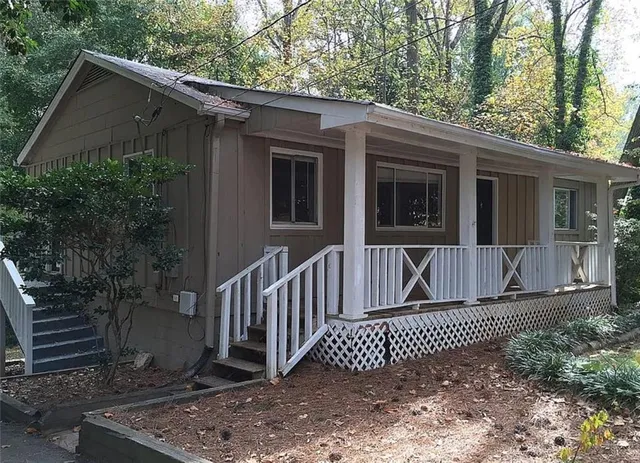 a view of a house with a yard