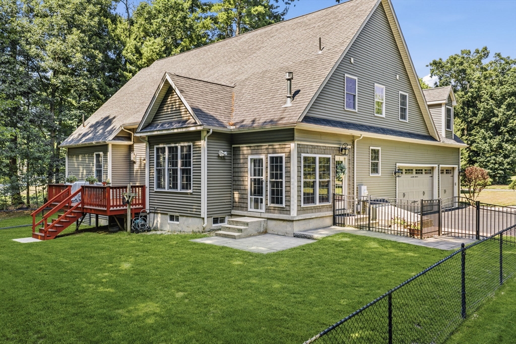 17 Bissonnette Circle Southampton, MA 01073 - Photo 4 of 42