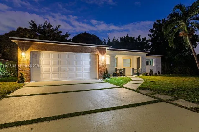 a view of a house with a yard