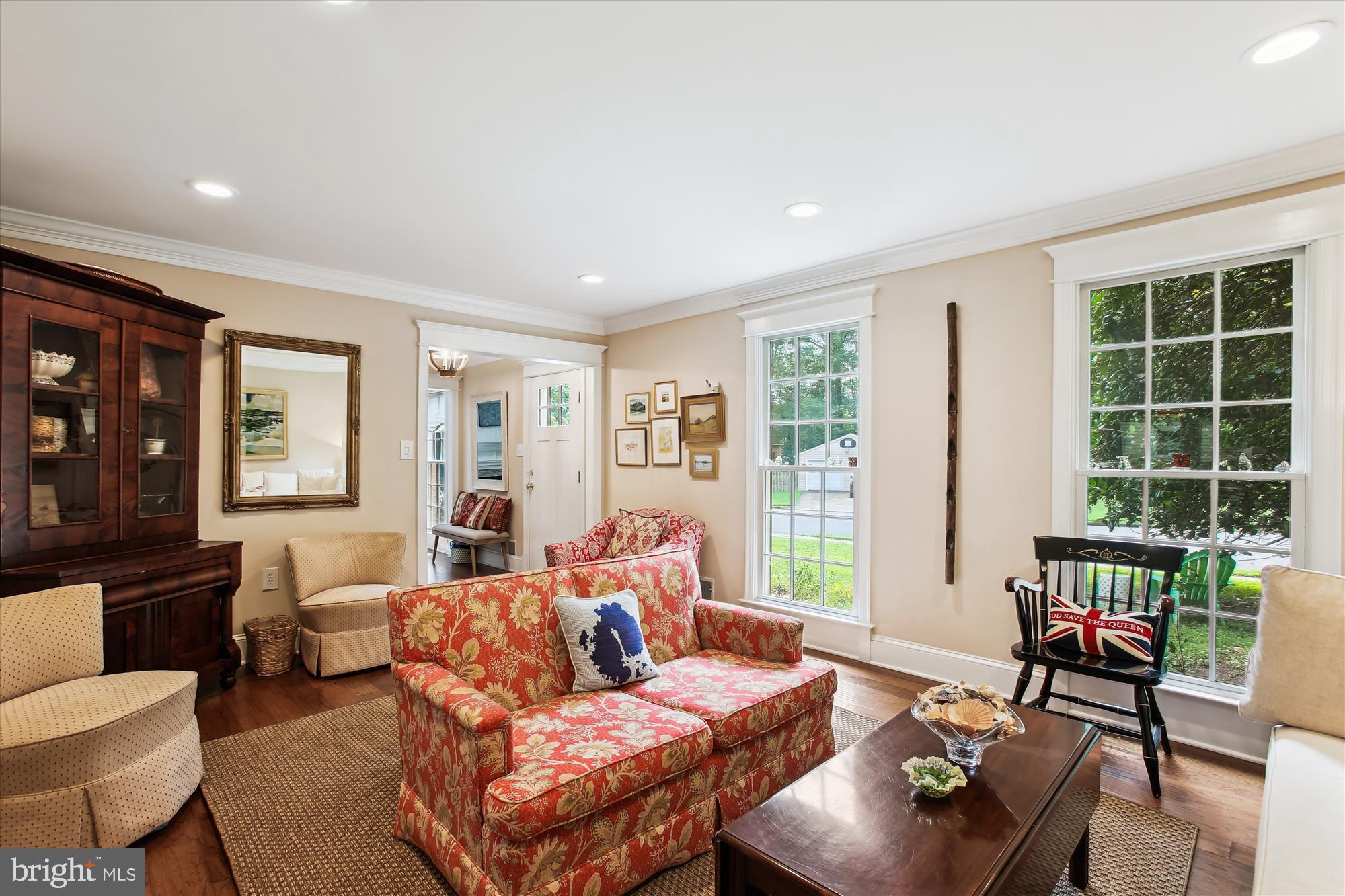8231 Crown Court Road Alexandria, VA 22308 - Photo 14 of 33 a living room with furniture and a large window