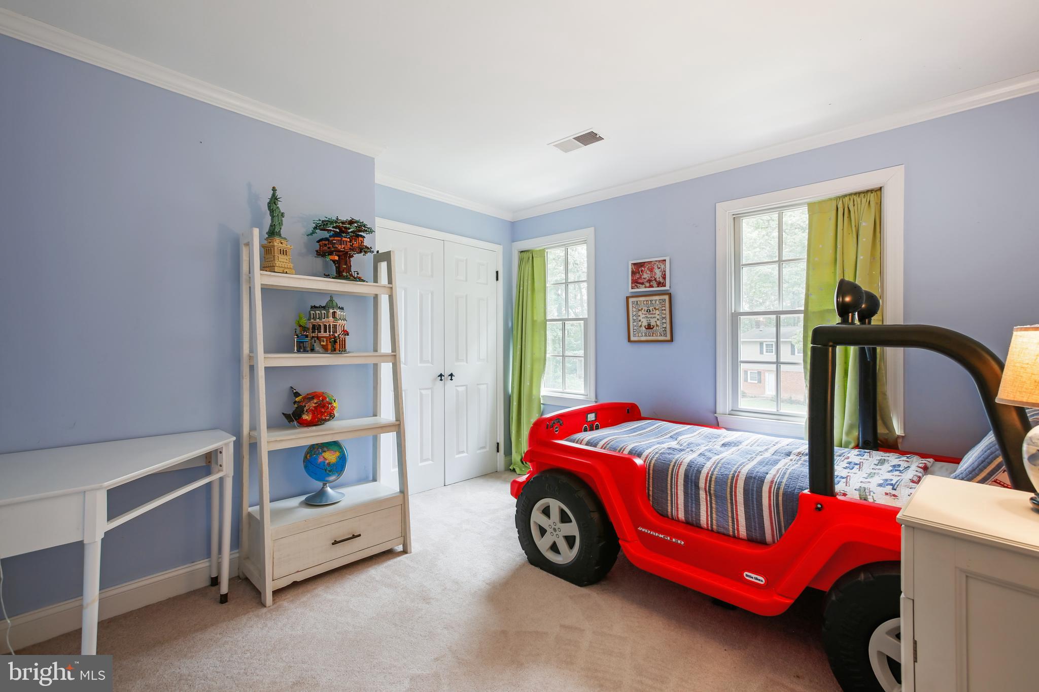 8231 Crown Court Road Alexandria, VA 22308 - Photo 22 of 33 a bedroom with a bed and a window