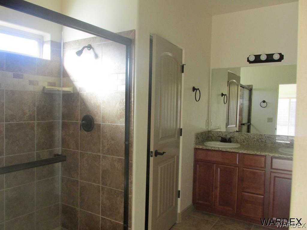 3291 Motherload Road Kingman, AZ 86401 - Photo 7 of 31 Master Bathroom