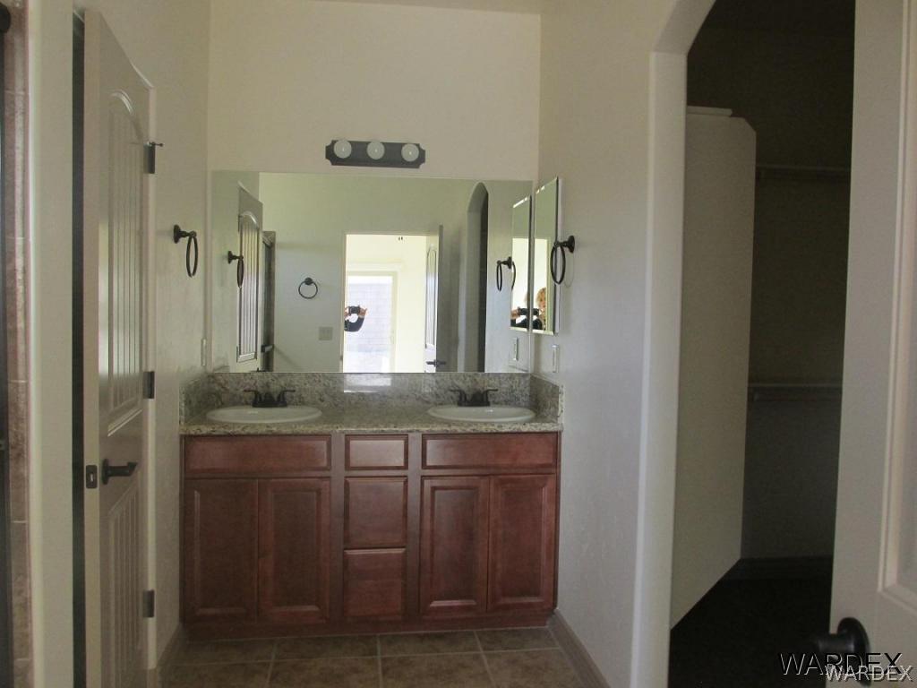 3291 Motherload Road Kingman, AZ 86401 - Photo 8 of 31 Master Bath
