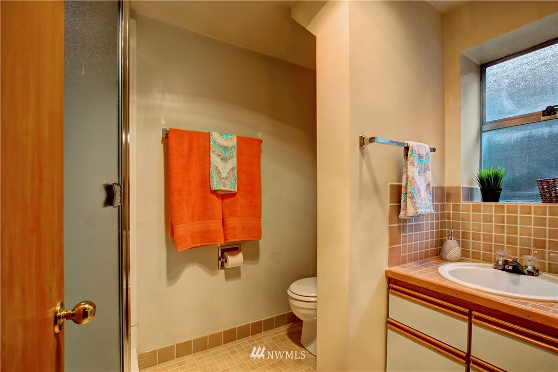 9033 Meridian Place North Seattle, WA 98103 - Photo 14 of 20 Gallery Image 14
