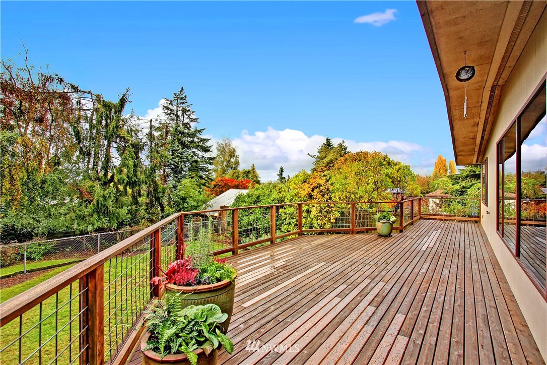 9033 Meridian Place North Seattle, WA 98103 - Photo 15 of 20 Gallery Image 15