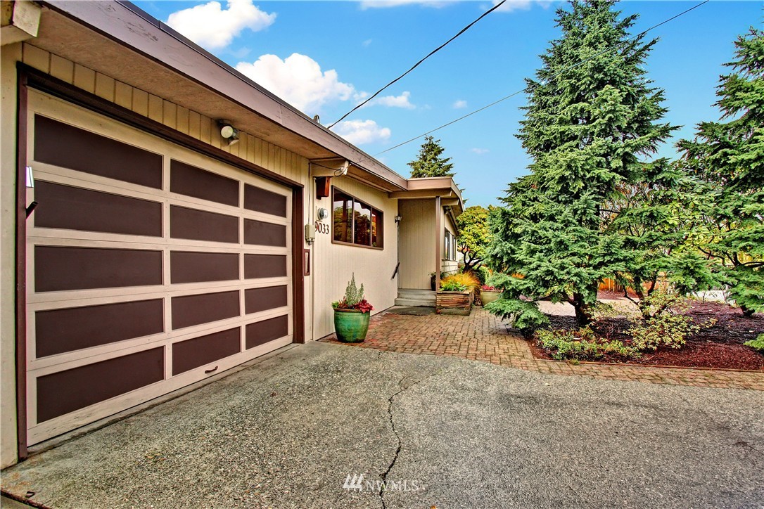 9033 Meridian Place North Seattle, WA 98103 - Photo 18 of 20 Gallery Image 18