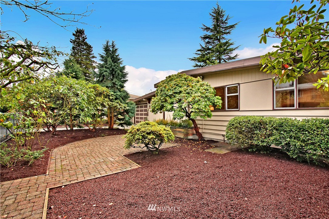 9033 Meridian Place North Seattle, WA 98103 - Photo 19 of 20 Gallery Image 19