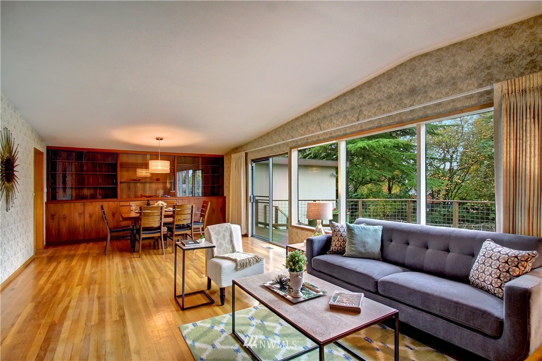 9033 Meridian Place North Seattle, WA 98103 - Photo 4 of 20 Gallery Image 4