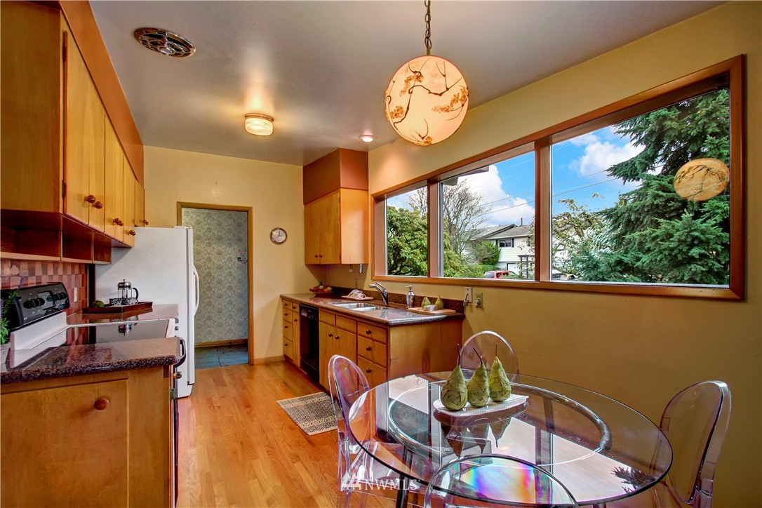 9033 Meridian Place North Seattle, WA 98103 - Photo 5 of 20 Gallery Image 5