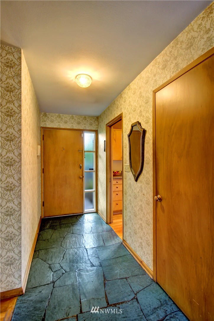 9033 Meridian Place North Seattle, WA 98103 - Photo 7 of 20 Gallery Image 7