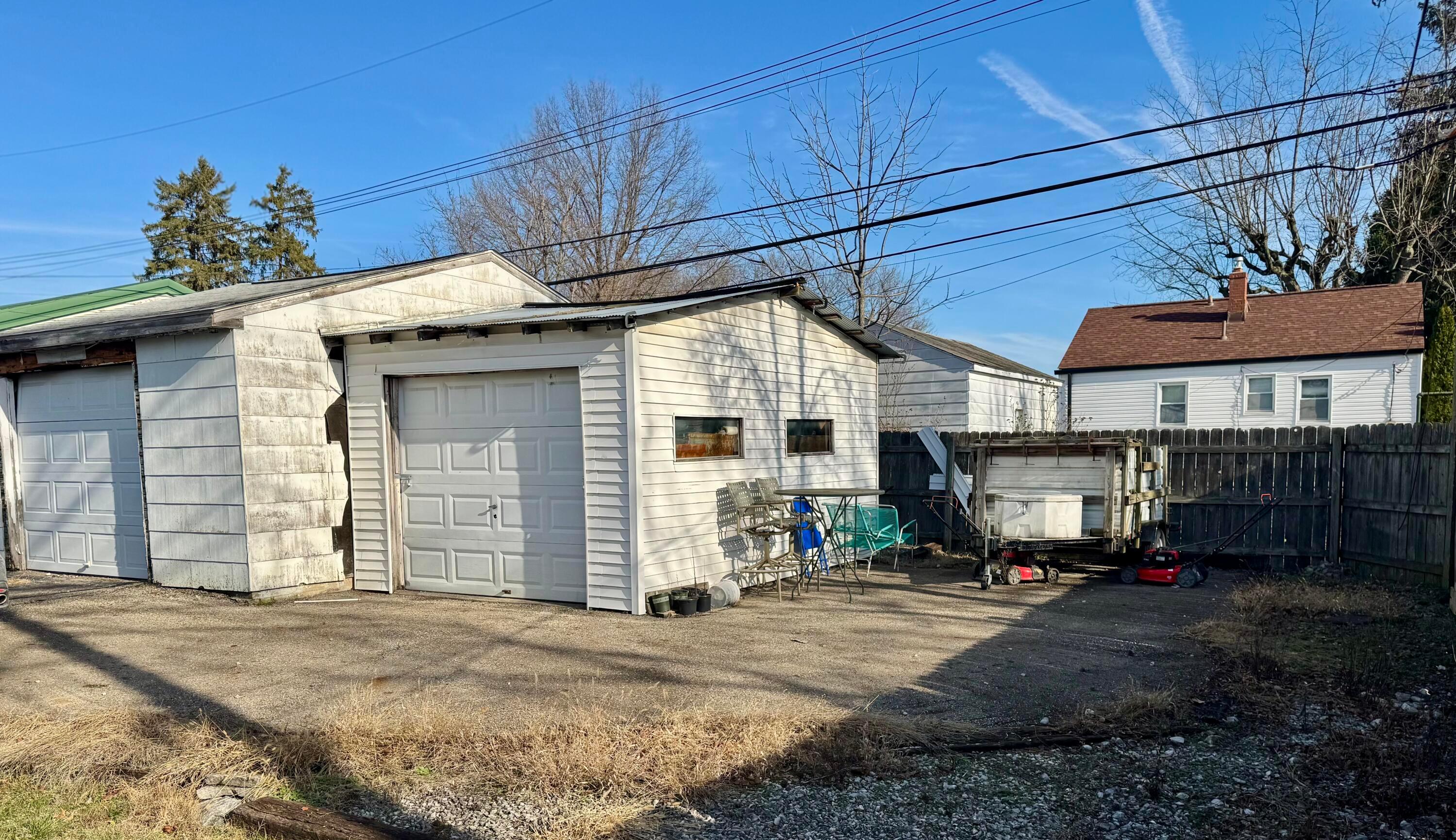868 South Broadleigh Road Columbus, OH 43209 - Photo 7 of 10 IMG_2043