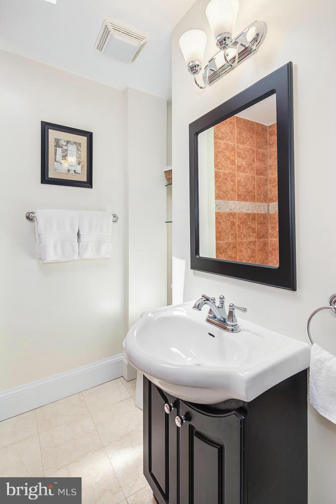 1111 R Street Northwest Washington, DC 20009 - Photo 24 of 30 Interior (General)