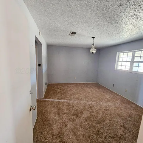 $285,000 | 1302 South 3rd Street, Canadian, TX 79014