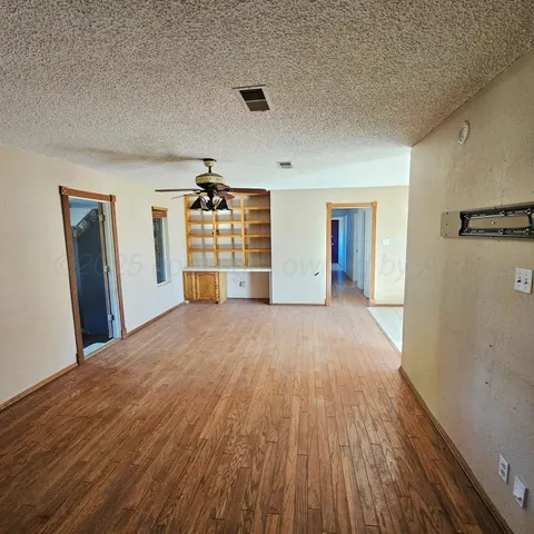 $285,000 | 1302 South 3rd Street, Canadian, TX 79014