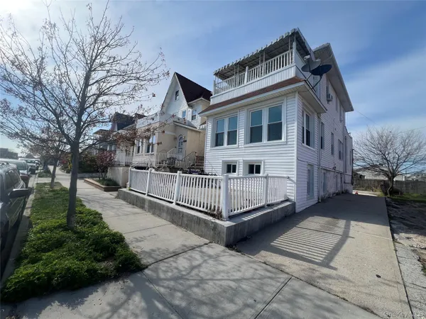$4,000 | 227 East Chester Street, Long Beach, NY 11561