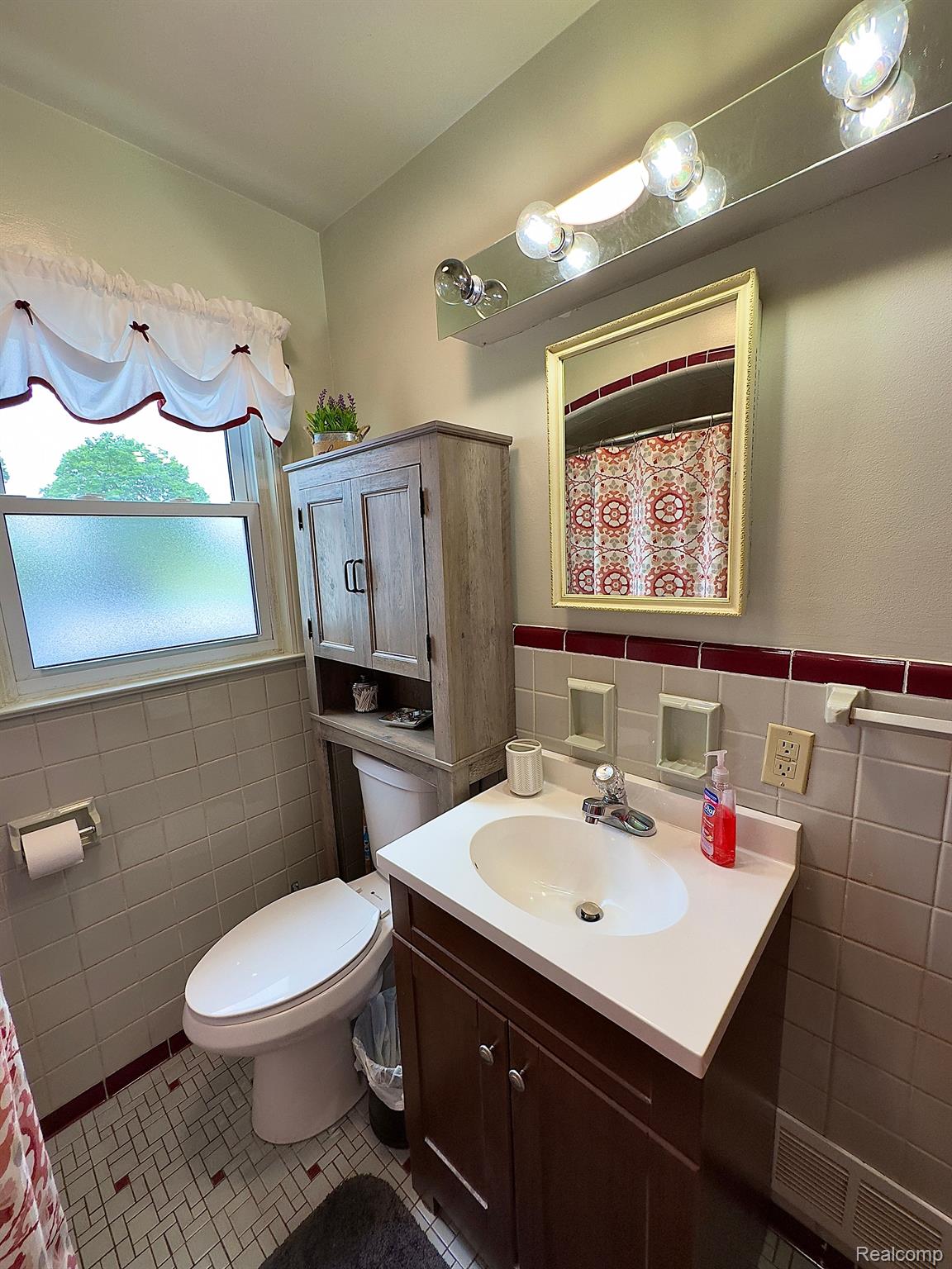 5236 Davison Road Burton, MI 48509 - Photo 19 of 37 Gallery Image 19