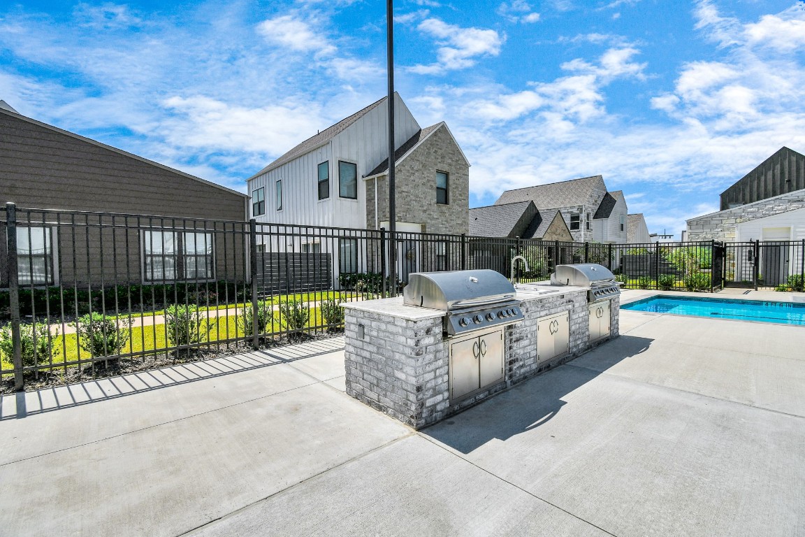 23823 Cumberland Ridge Drive, Unit 515 Hockley, TX 77447 - Photo 20 of 29 a view of roof deck with couches under an umbrella