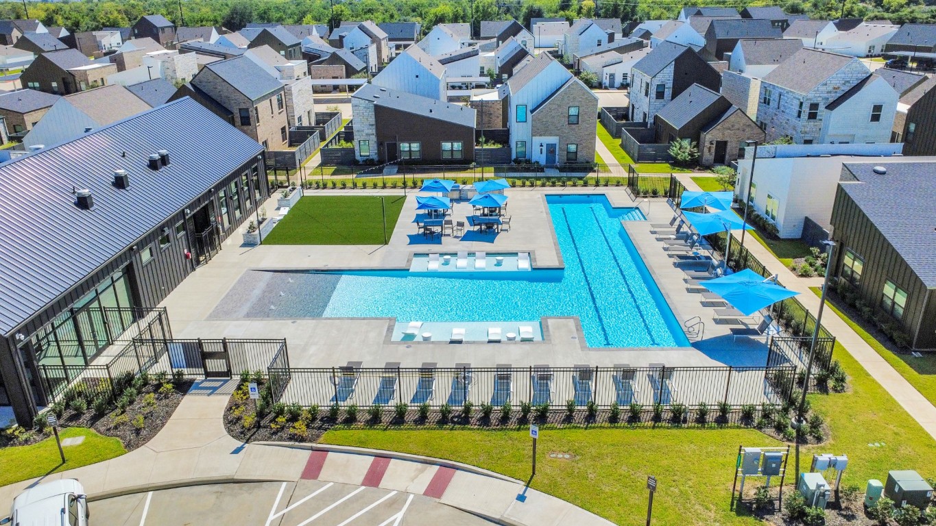 23823 Cumberland Ridge Drive, Unit 515 Hockley, TX 77447 - Photo 4 of 29 a aerial view of an buildings and swimming pool