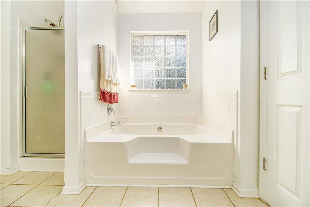 5139 Miller Woods Trail Decatur, GA 30035 - Photo 24 of 36 a bathroom with a bathtub