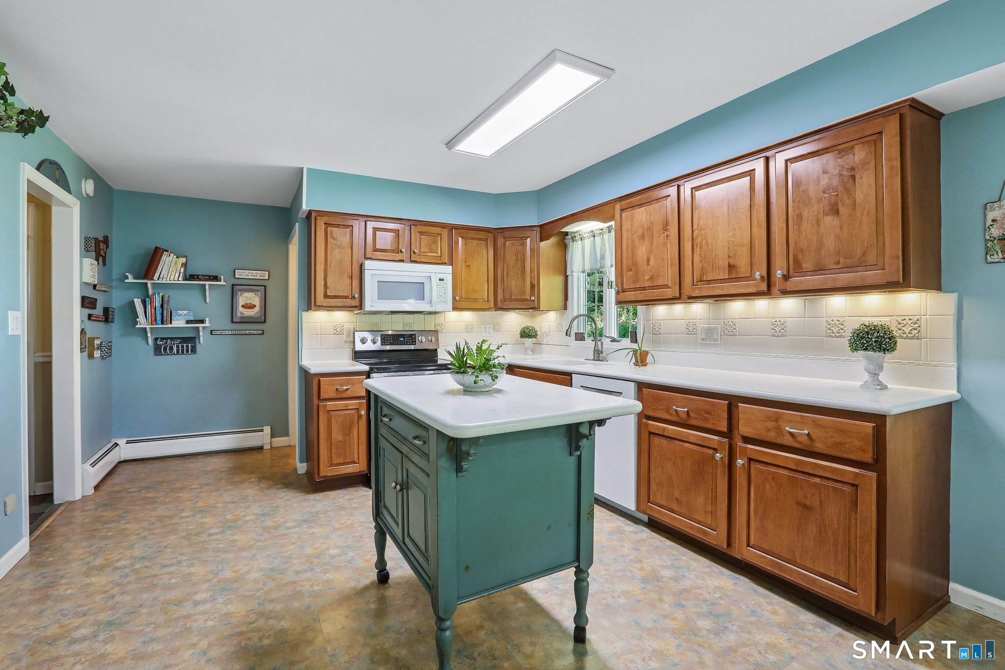 28 Colonial Ridge Drive New Milford, CT 06755 - Photo 13 of 33