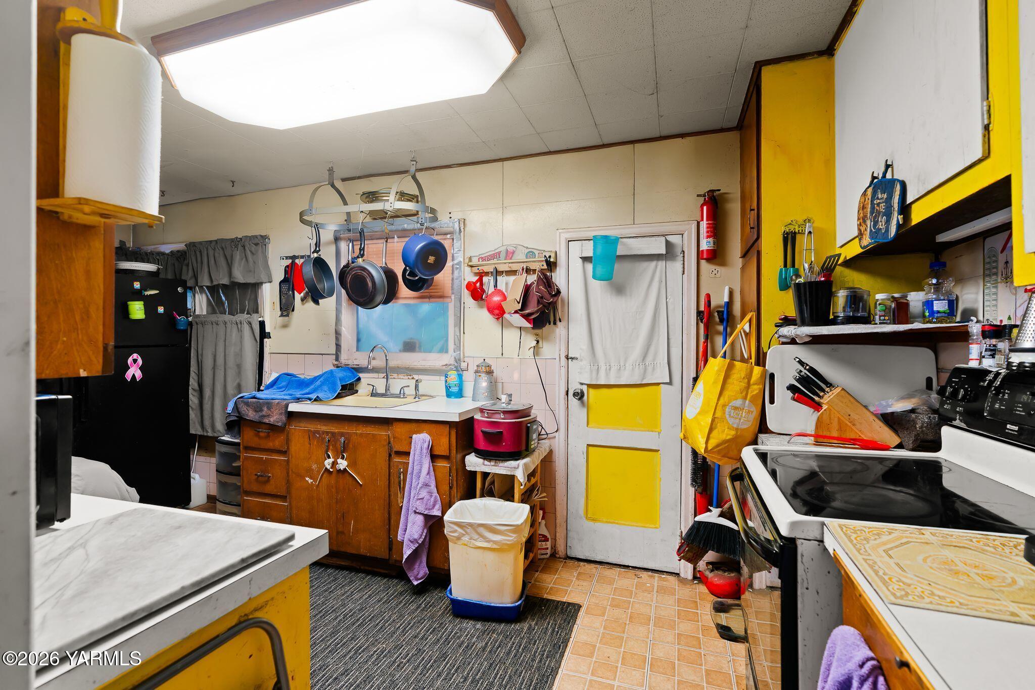 1540 South Naches Road Yakima, WA 98908 - Photo 28 of 35 Kitchen