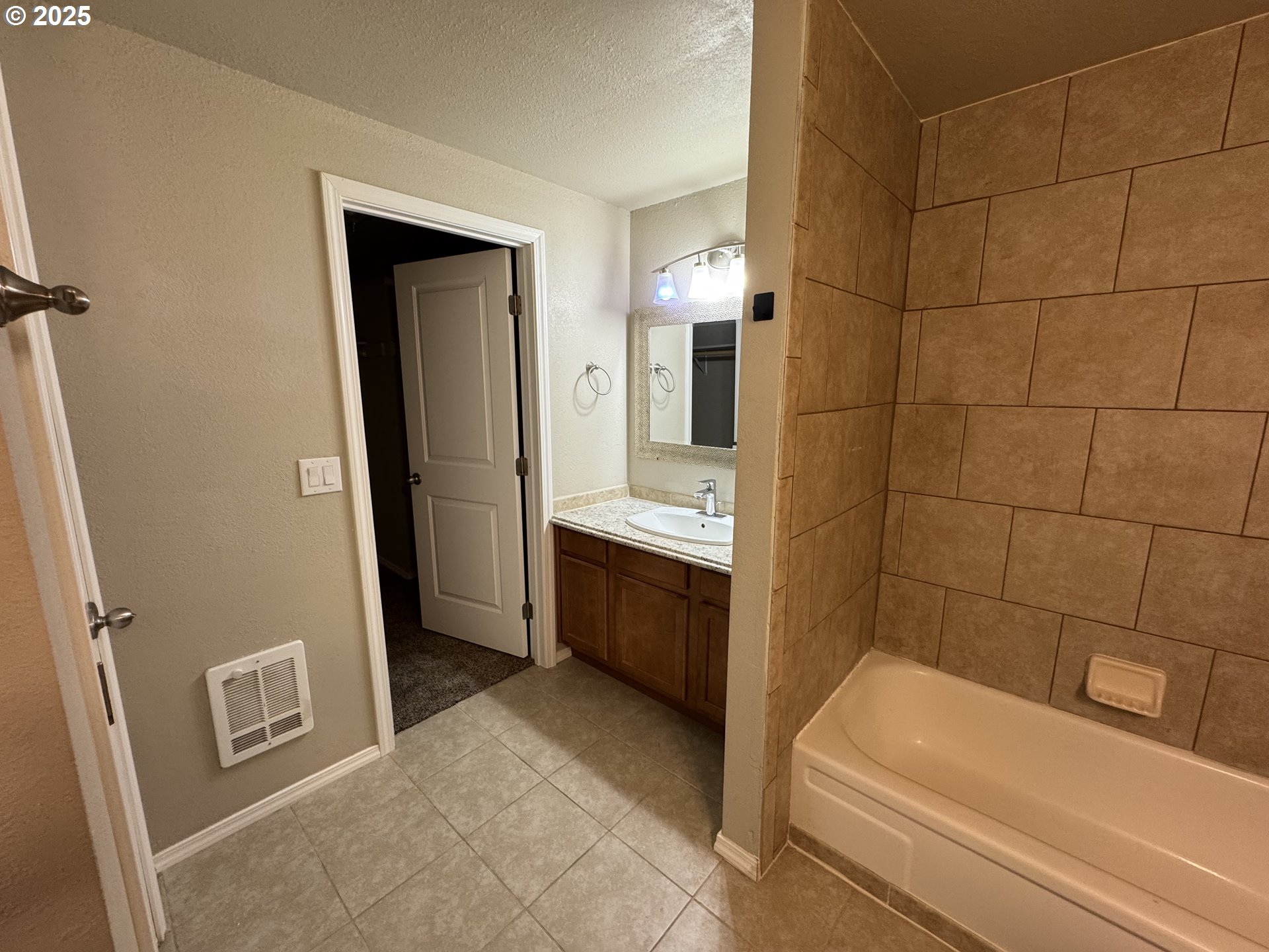 22630 Northeast Schuyler Street Fairview, OR 97024 - Photo 13 of 24 Unit #2