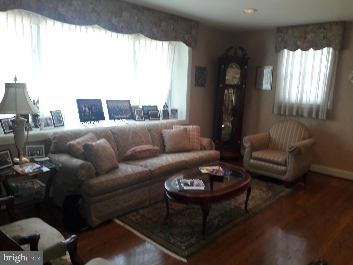 1706 Fox Chase Road Philadelphia, PA 19152 - Photo 3 of 21 Living Room