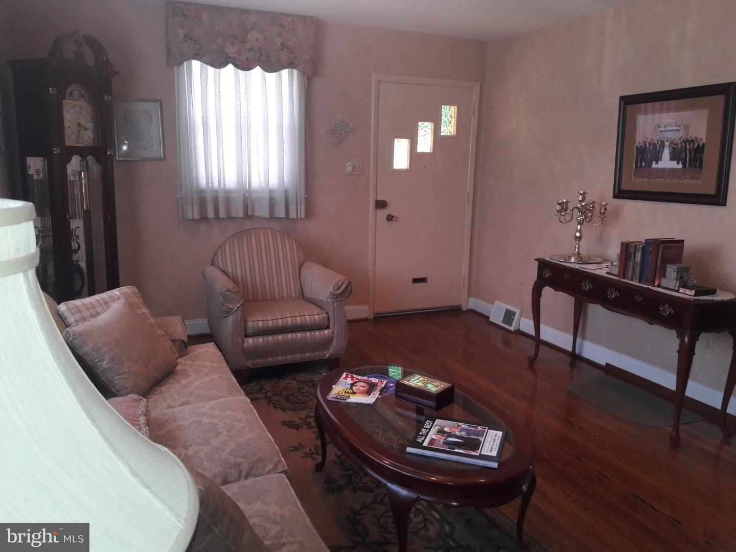 1706 Fox Chase Road Philadelphia, PA 19152 - Photo 5 of 21 Living Room