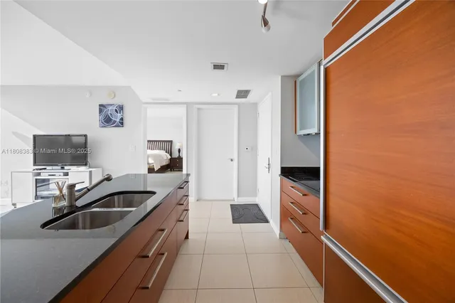 $4,200 | 1830 South Ocean Drive, Unit 1807, Hallandale Beach, FL 33009