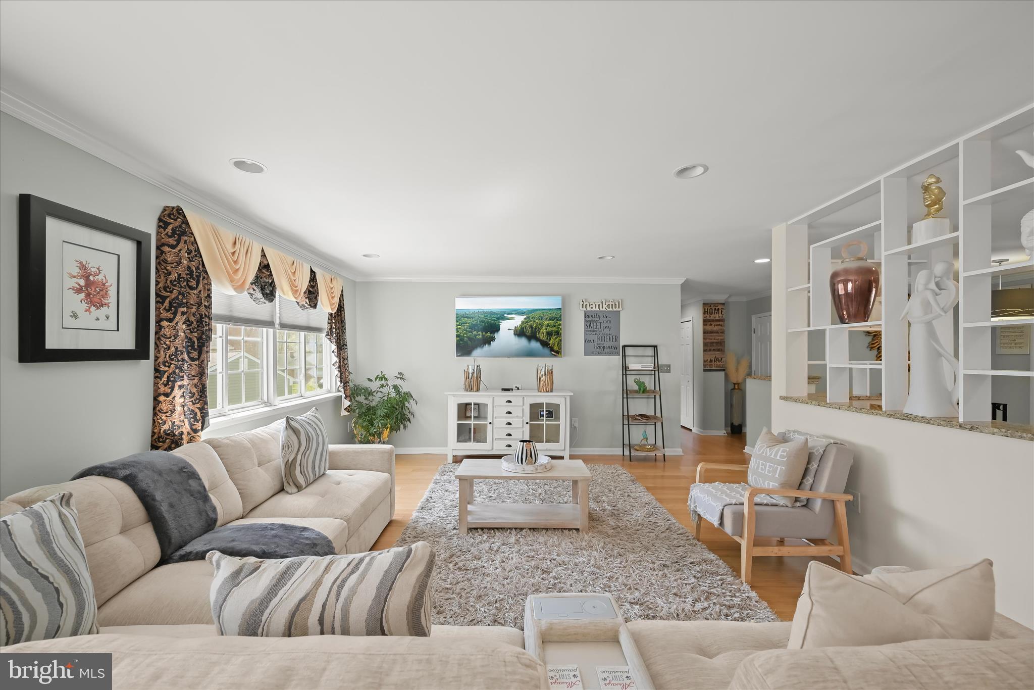 1 Southview Court Silver Spring, MD 20905 - Photo 12 of 106 Crown Molding