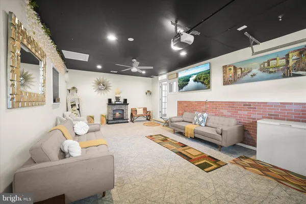$899,000 | 1 Southview Court, Silver Spring, MD 20905