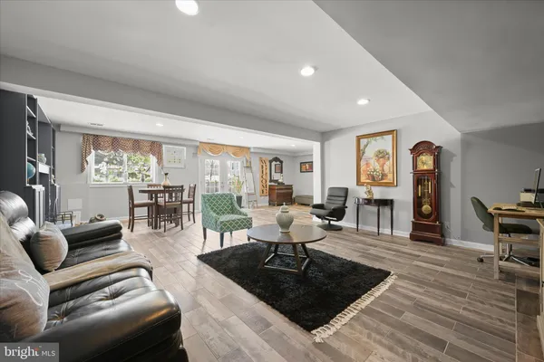 $899,000 | 1 Southview Court, Silver Spring, MD 20905